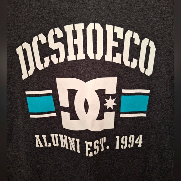 DC SHOES CO * Unisex Tee Shirt Size Large * New Like Condition - Picture 2 of 6